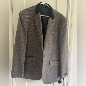 Houndstooth Sport Coat with Classic Tailoring